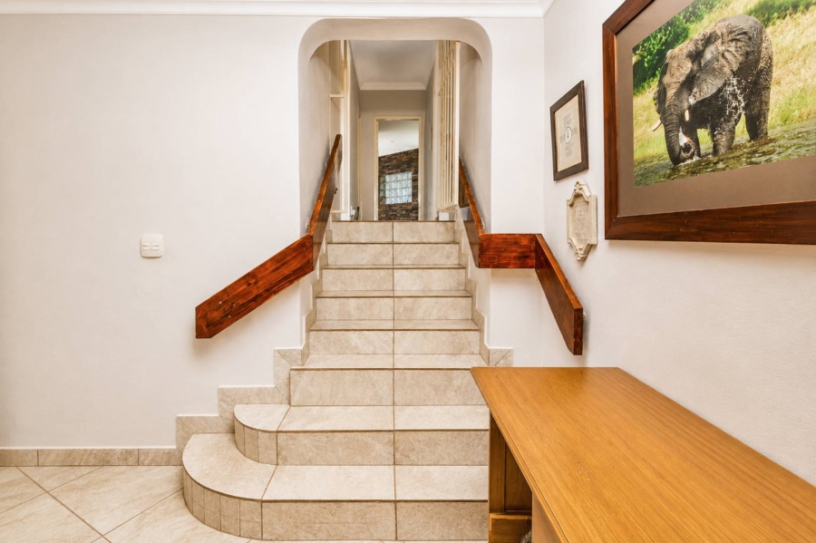4 Bedroom Property for Sale in Ifafi North West